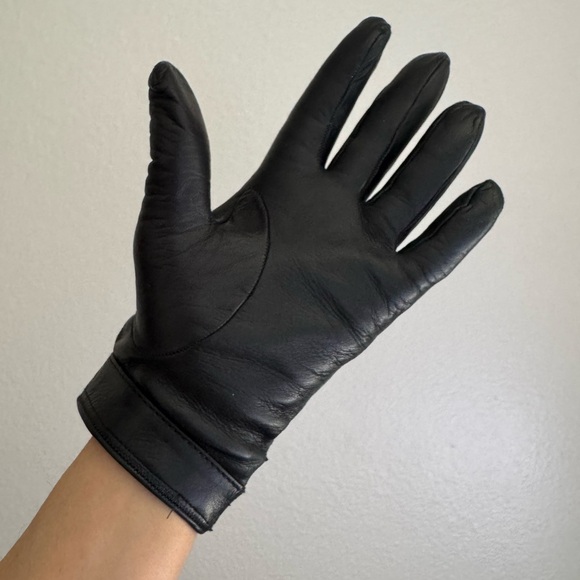Bloomingdale’s leather and cashmere lined gloves - Picture 2 of 16